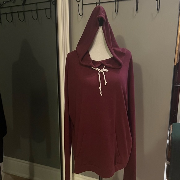 Brandy Melville~Lightweight Top with Hood-One Size~Burgundy - Picture 6 of 9
